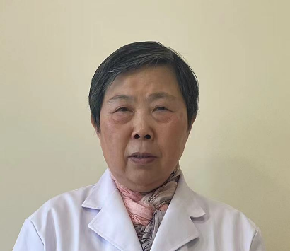 周成英
